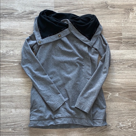 Lulu Lemon Grey Savasana Wrap Sweater. - Picture 3 of 7